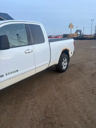 Thinking of selling my truck I have a 2006 Nissan titan king cab 4x4 Just replaced a bunch of parts...