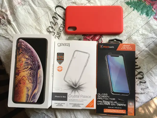 iPhone XS Max empty box screen protector and case no phone in Cell Phone Accessories in City of Toronto - Image 3