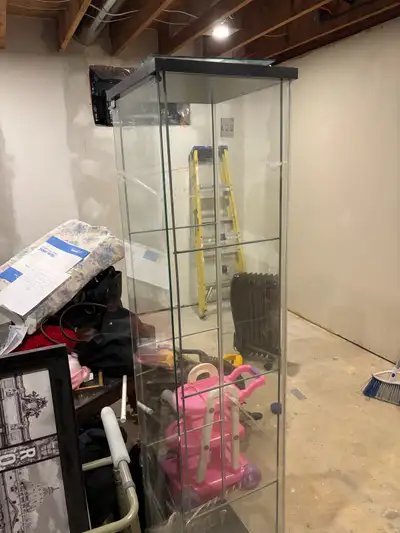 This glass display cabinet is ideal for showcasing collectibles or retail merchandise, with its slee...