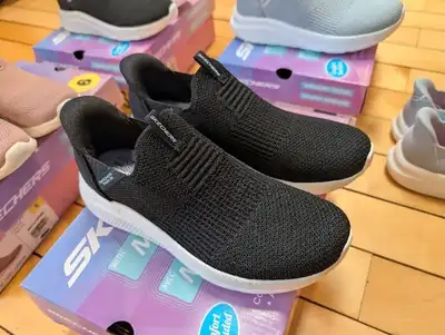 Skechers Hands Free Swift Fit, Sz 6 ,BNIB - $42.00, View more