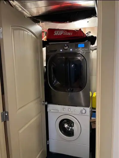 2 Bedroom Basement Suite with Separate Laundry – Spacious & Bright 40% utilities Available for rent...