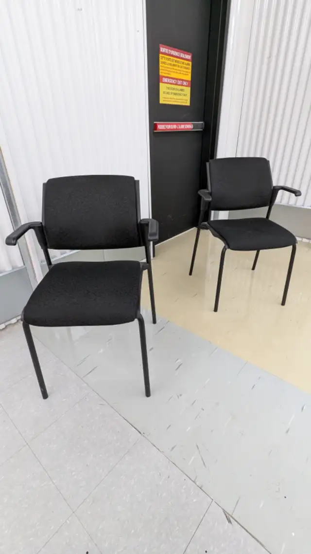 Upholstered Side Chair in Chairs & Recliners in Laval / North Shore - Image 5