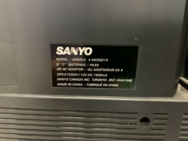 Sanyo bookshelf stereo system with remote . dans Chaînes stéréo  à Ouest de l’Île - Image 2