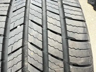 Good Condition Michelin Defender T+H Tires - Set of 4 215/65R16 Great condition 6.5 mm average tread...