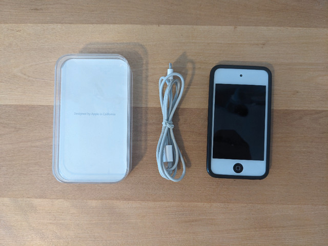Apple iPod Touch (4th Gen) | Sliver + White | 64GB in iPods & MP3s in Kitchener / Waterloo