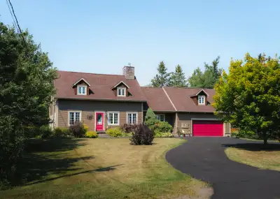 Voilà le temps de vous partager ce que notre belle maison du 3813 rue Luce a à vous offrir!! Vous re...