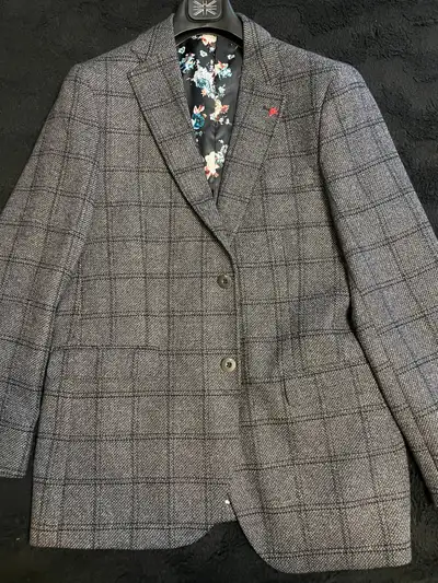 34 Men's Suit Jacket (Never worn), View more