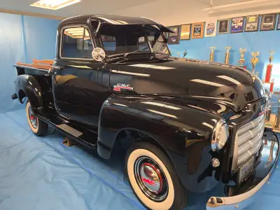 1951 GMC 9300 Show Room Condition Kept in heated garage All Original 2 nd owner Will provide serious...