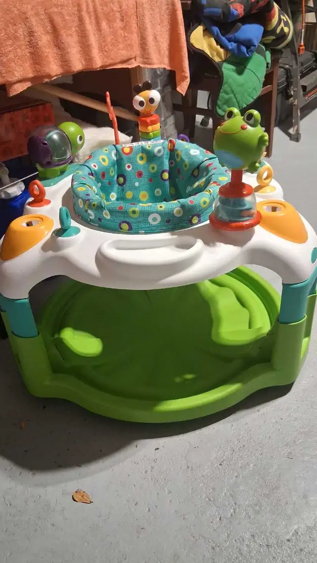 Evenflo centre d'activités pour bébé  in Playpens, Swings & Saucers in Laval / North Shore - Image 4