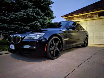 Fits BMW/Tesla/Cadillac/Land Rover/Chevy 255/30ZR22 tires included low mileage. Great condition, one...