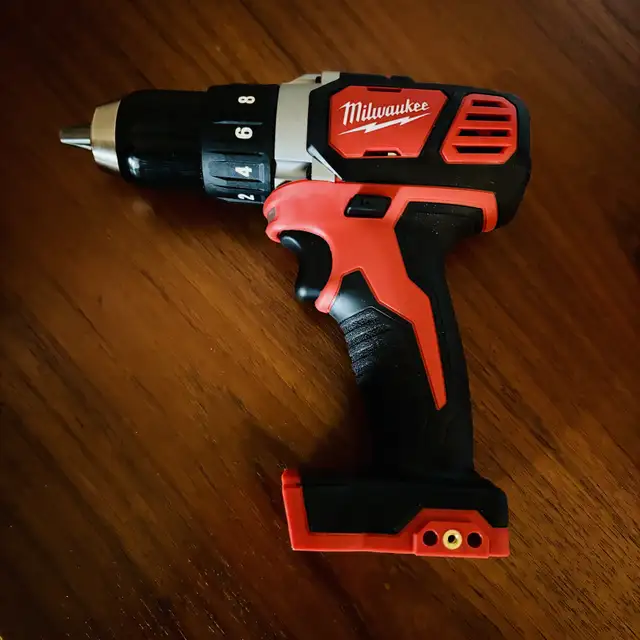 *New* $180 Milwaukee M18 Drill / Driver
