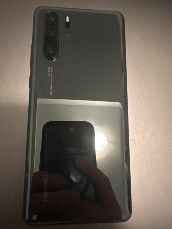 P30 Pro 128G Canadian Version in Cell Phones in Ottawa - Image 2