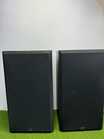 These MTS 2012 speakers are compact but deliver a punch with clear sound quality, perfect for a smal...