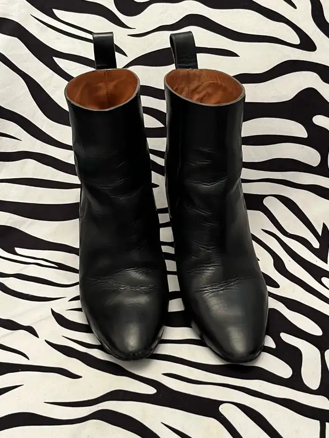Chloé Black Leather Boots Women’s Size 38 in Women's - Shoes in City of Toronto - Image 3