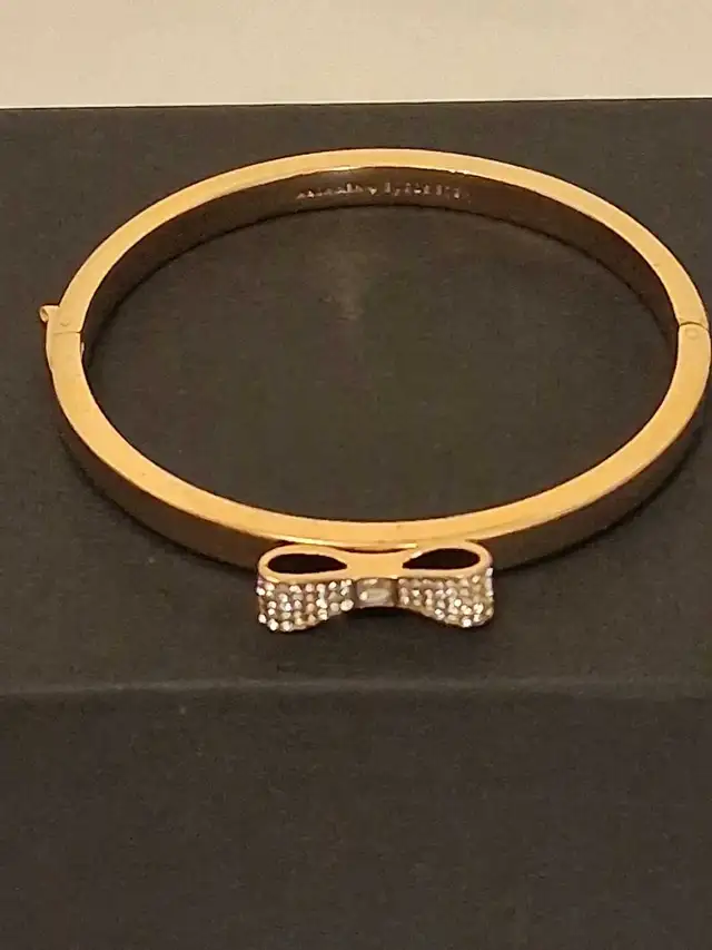 KATE SPADE GOLD TONE BOW ACCENT BANGLE BRACELET