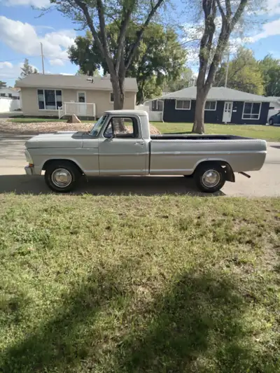 1967 Ford F100 ....390 4spd Runs and Drives well... Plated Summer driven truck...Interior in good sh...