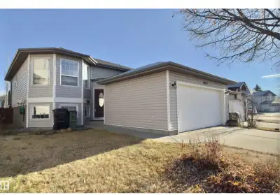 Beautiful 4 bedroom 3 bathrooms Bi-Level house. Over 2200sq.feet of living space with lots of upgrad...