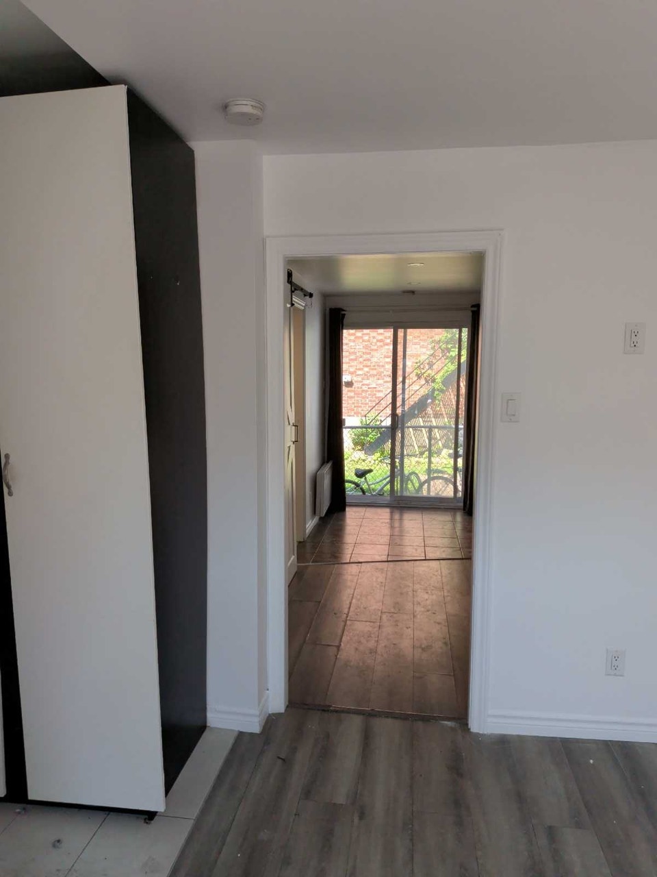 Clean 2.5 Bedroom Apartment 4