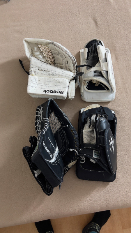 Gardien de but et joueur  / Goalie and player equipment dans Hockey  à Ville de Montréal - Image 2