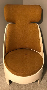Mid Century Modern Electrohome chair.