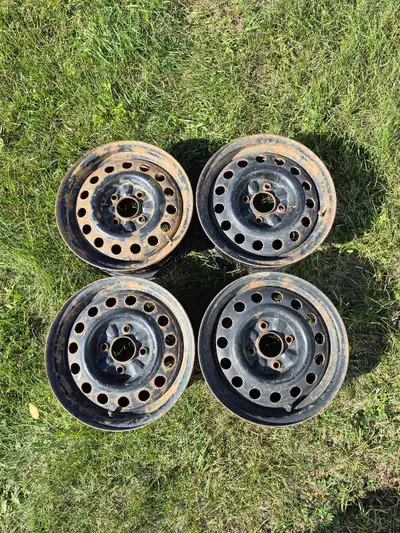 Set of 4 rims from 2008 Nissan Versa. Fit 195/65R15 tires. Pickup in White City or Regina.