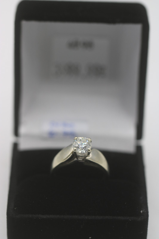 18KT White Gold Solitaire Engagement Ring (#4898) in Jewellery & Watches in City of Halifax - Image 2