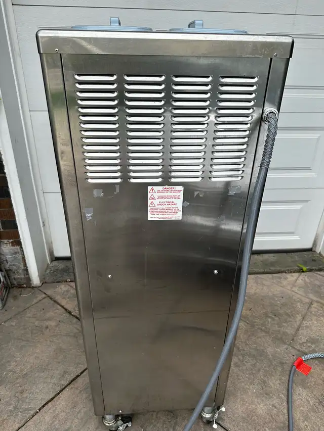 Taylor 791-33 soft serve ice cream machine  in Other in City of Toronto - Image 8