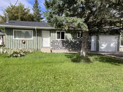 Bright open concept 3 bed 1 bath duplex for rent. Located on a quiet street in the town of Beausejou...