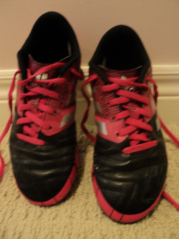 Boys and Girls soccer shoes size 3.5 dans Soccer  à St. Catharines