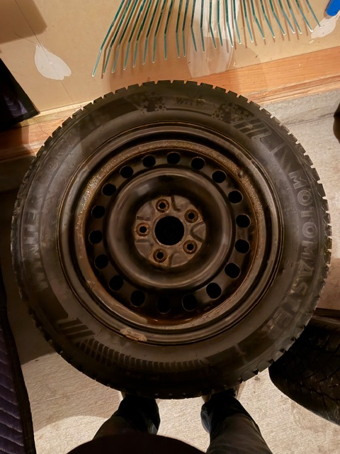 SNOW TIRES ON STEEL RIMS - ONLY 500 KM ON TIRES in Tires & Rims in Ottawa - Image 4