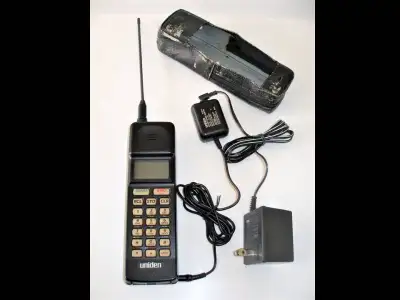 Vintage (1990) Uniden CP-5000 téléphone cellulaire portable objet de collection, Uniden CP-5000 Mobi...