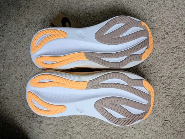 ASICS Women's Gel-Nimbus 27 Running Shoes, size 9, brand-new in Clothing, Shoes & Accessories in Calgary - Image 6