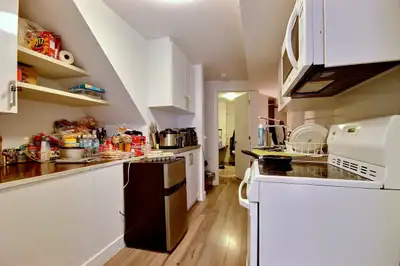 2 Bedroom Basement Apartment in student house