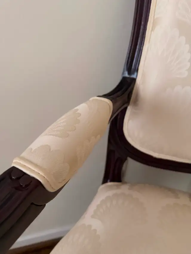 French style vintage chairs (set of 2) in Chairs & Recliners in Markham / York Region - Image 4