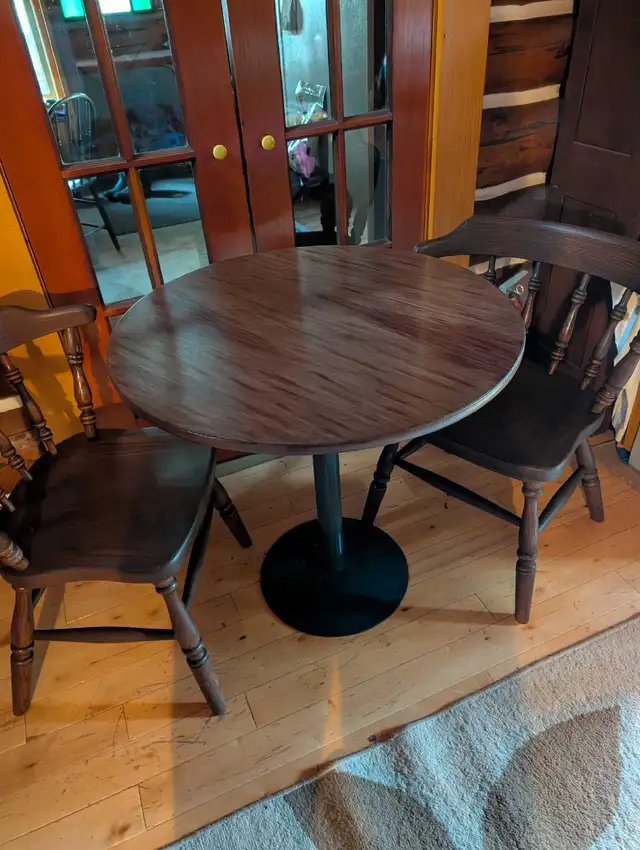 Gunsmoke Table/2 Chairs in Dining Tables & Sets in Cranbrook - Image 3