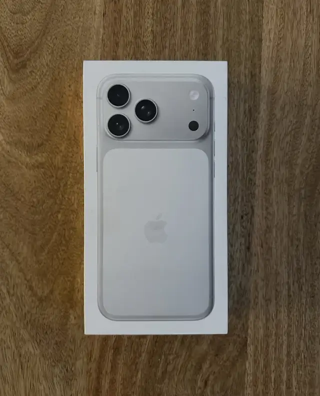 * NEW* iPhone 17 pro max in Cell Phones in Burnaby/New Westminster - Image 2