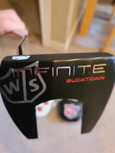 Wilson Bucktown putter, View more