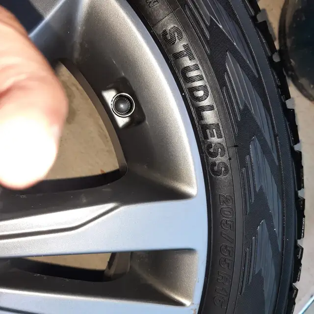 205/60/16 Winter tires with alloy rims in Tires & Rims in City of Toronto - Image 8
