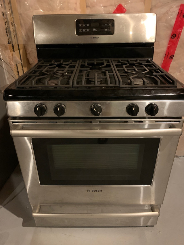 Bosch Gas Range with electric oven control in Stoves, Ovens & Ranges in Markham / York Region