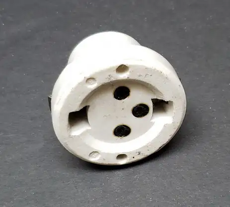 Vintage White Porcelain Light Bulb Socket in Indoor Lighting & Fans in City of Toronto - Image 4