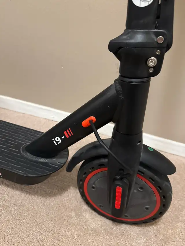 Electric Scooter ( Used 4 Time the box is available ) like new in Scooters & Pocket Bikes in London - Image 4