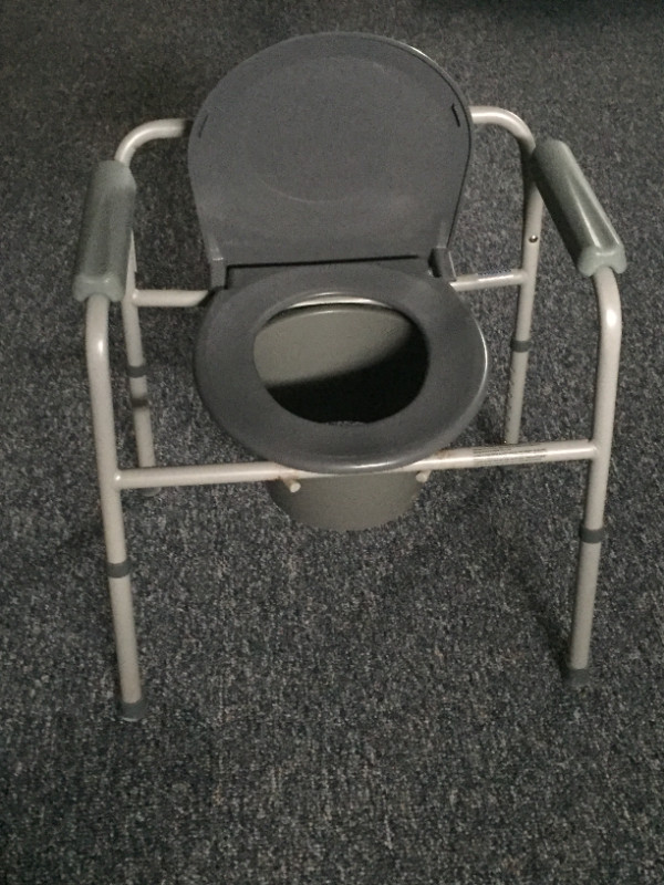 ADJUSTABLE BATH SEAT & FOLDING STEEL COMMODE in Health & Special Needs in Kingston - Image 4