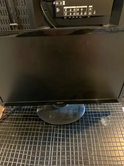 This is a used Acer S220HQL monitor with a 21.5-inch screen and LED backlighting for clear visuals....