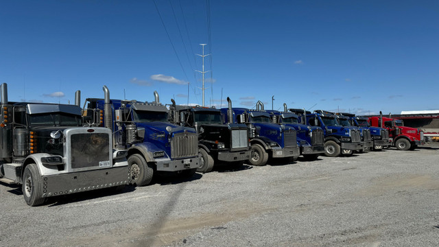 Dump truck driver  dans Chauffeurs et gardiens de sécurité  à Ottawa - Image 3