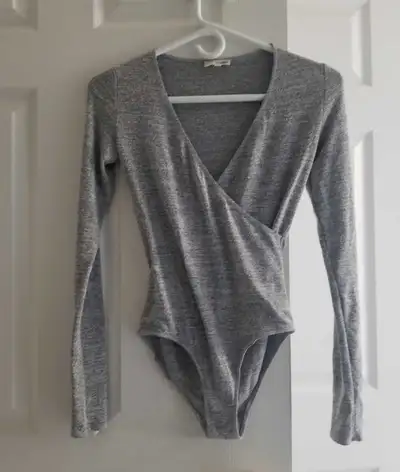 Aritzia Wilfred Free Grey Bodysuit XS, View more