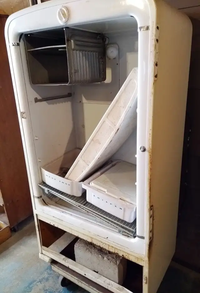 Vintage refrigerator in Refrigerators in Sudbury - Image 3