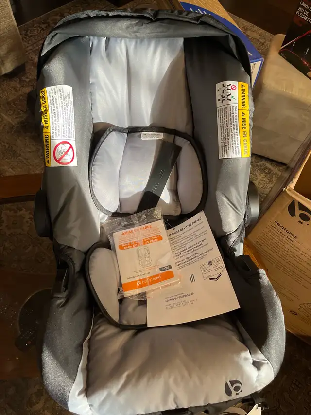 Infant car seat in Strollers, Carriers & Car Seats in Kitchener / Waterloo - Image 4
