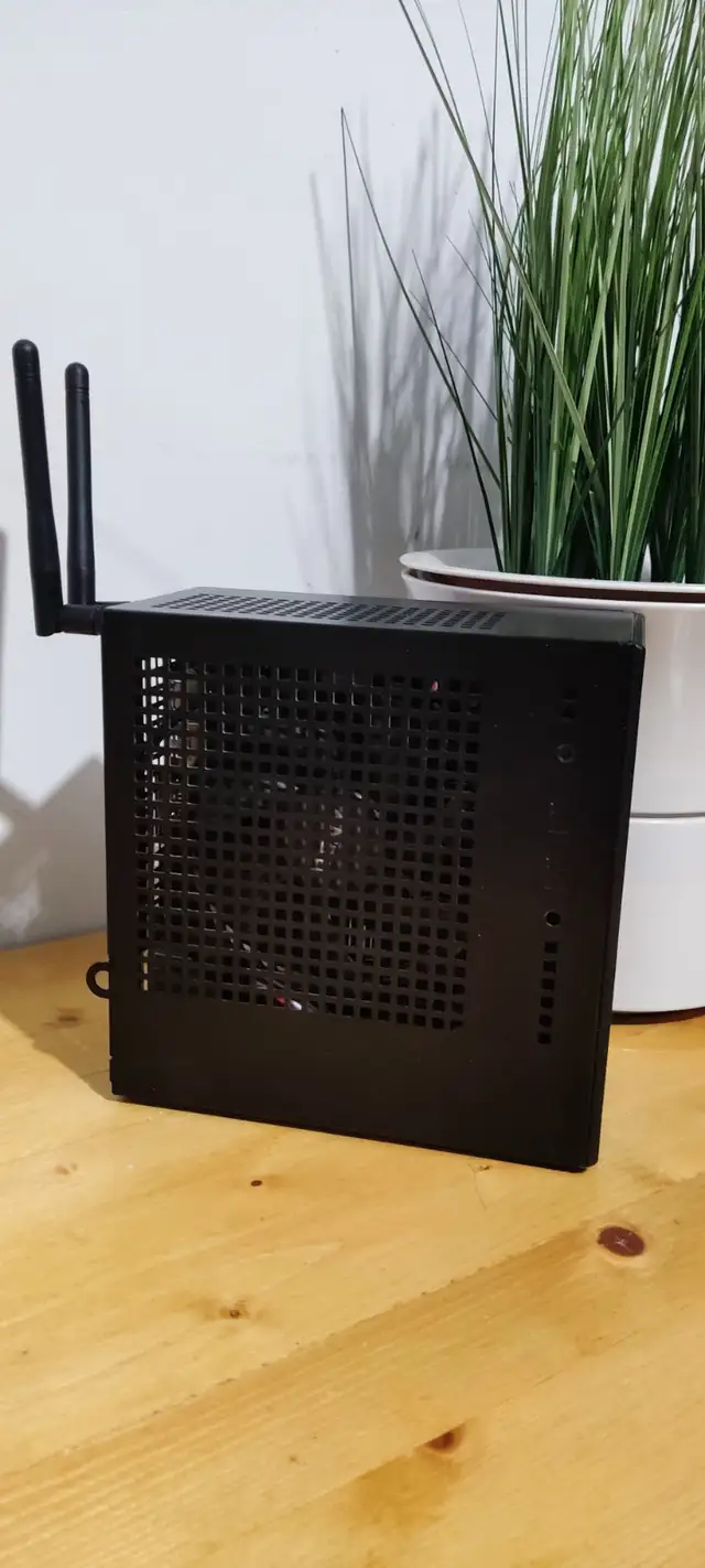 ASRock DeskMini X300W Mini PC – R5 Pro 2400G, 16GB DDR4 3200 in Desktop Computers in Trenton - Image 6