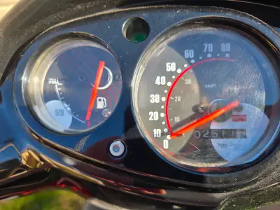 Aprilia SR Motard 50 — 2023 | 2 517 km | Excellent état Scooter Aprilia SR Motard 50cc, année 2023,...