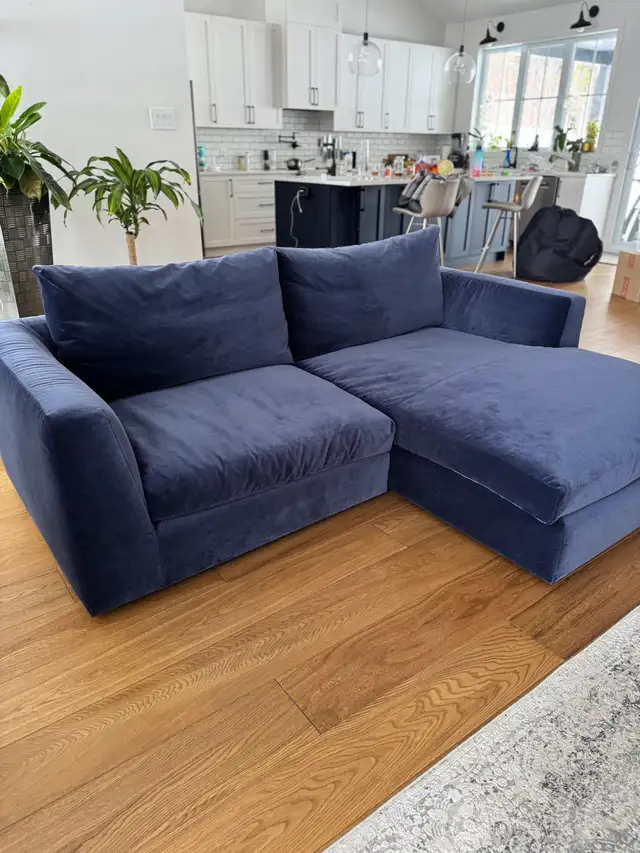 DIVAN SOFA Sectionnel EQ3– Velours Bleu Nuit – Plume in Couches & Futons in Laval / North Shore - Image 6